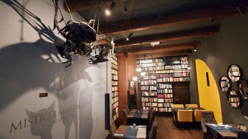 Mistrz I Małgorzata inside