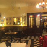 Cafe Brasserie Cafe Ole Wewnątrz