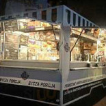 V8 Burger Na zewnątrz