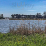 Rybakówka, Święty Spokój Na zewnątrz