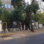 Waw Burger Na zewnątrz