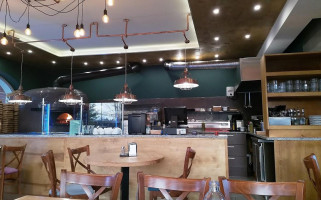 Fratelli Cafe Pizza Grill À l'intérieur