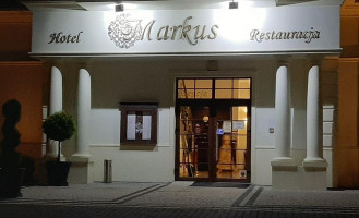 Markus Bierutow Extérieur