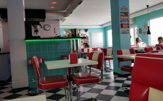 Retro Diner Dentro
