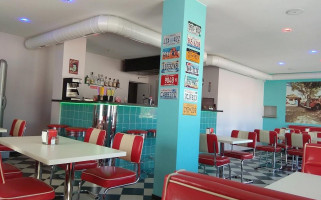 Retro Diner Dentro