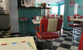 Retro Diner Dentro