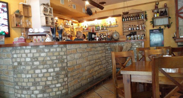 Pod Złotym Kasztanem inside