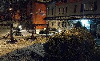 Kanion Pizza Exterior