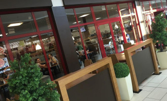 Pizza Hut Czeladź outside