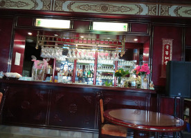 On The Corner Dentro