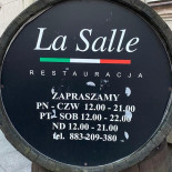 La Salle Na zewnątrz