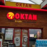 Oktan Stacja Paliw Na zewnątrz