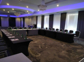 Atena À l'intérieur