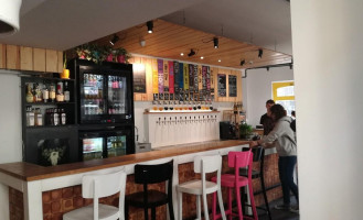 Alebrowar À l'intérieur