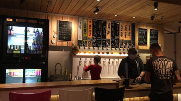 Alebrowar À l'intérieur