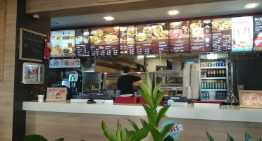 Kfc Skierniewice Shell Extérieur