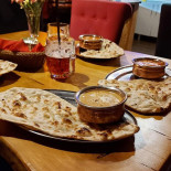 Str:eat Cynamonowy Słoń Wewnątrz