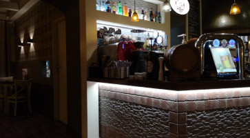 Amadeo À l'intérieur