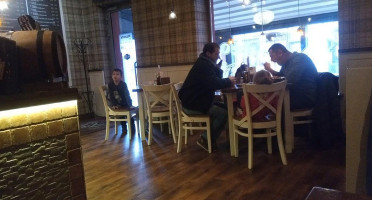 Amadeo À l'intérieur