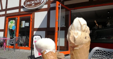 Lodziarnia Palarnia Kawy Kawiarnia Jablonowscy Danuta Jablonowska outside