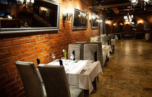 Anna De Croy À l'intérieur