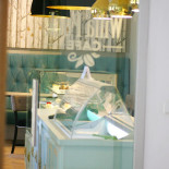 Willa Puck Cafe Dentro