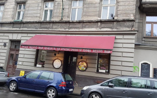 Dynia Resto Exterior