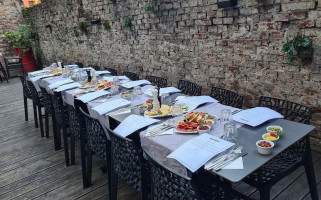 Dynia Resto Exterior