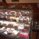 Confectionery Under Arcades Wewnątrz