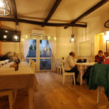 Haldi Garden Indian Dentro