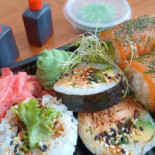 Tsunami Sushi Comida
