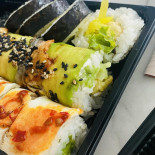 Tsunami Sushi Comida