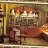 Confectionery Under Arcades Wewnątrz