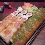 Tsunami Sushi Comida