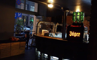 The Taps À l'intérieur