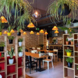 Hello Vietnam 2 À l'intérieur