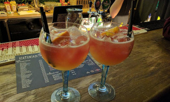 In Side SC Pub Restauracja Andrzej Cichocki Andrzej Olszewski Bebida