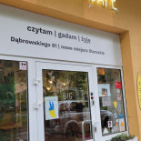 Big Book Cafe Na zewnątrz