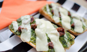 Klubokawiarnia Tam I Z Powrotem Comida