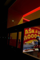 Sol Y Sombra outside