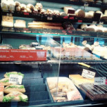 Grzybki Bakery And Confectionery Na zewnątrz