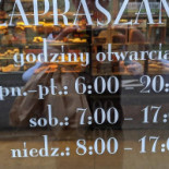 Grzybki Bakery And Confectionery Na zewnątrz