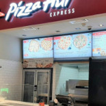 Pizza Hut Express Warszawa Sadyba Na zewnątrz