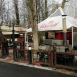 Pub Pizzeria Róża Na zewnątrz