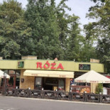 Pub Pizzeria Róża Na zewnątrz