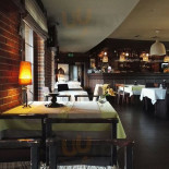 Pub Restauracja Trzy Po Trzy Wewnątrz