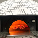 Pizzeria Vesuviana Włoska Pizza Neapolitańska Z Pieca Napój