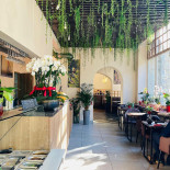 Hotpot Asia Deli Na zewnątrz