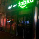 Żabka Prosto Z Pieca Na zewnątrz