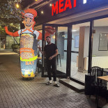 Meat Maxx Na zewnątrz